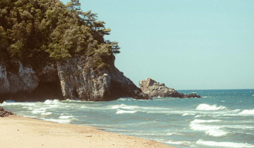 Praias do Ceará: Roteiro pelas Águas Mais Quentes do Nordeste 1 Praias do Ceará Guia pelas Águas Mais Quentes do Nordeste